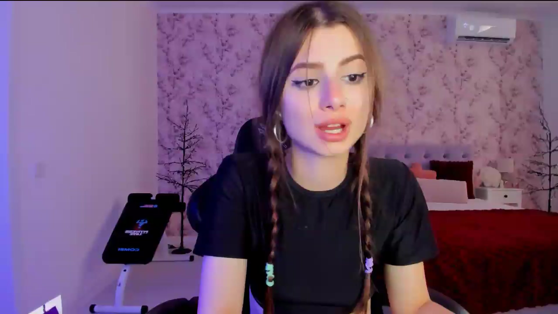 Gallery image thumbnail from Hotmolly_'s myfreecams stream on, 08/19/2026, 14:16 image 3 of 20