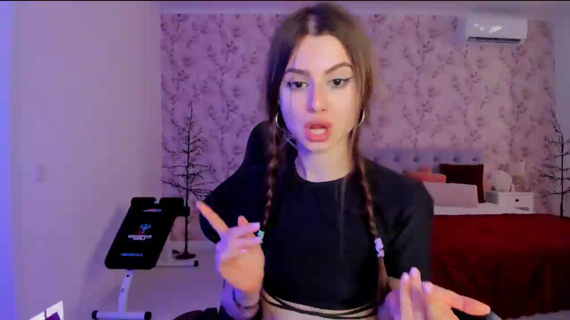 Gallery image thumbnail from Hotmolly_'s myfreecams stream on, 08/19/2026, 14:16 image 18 of 20