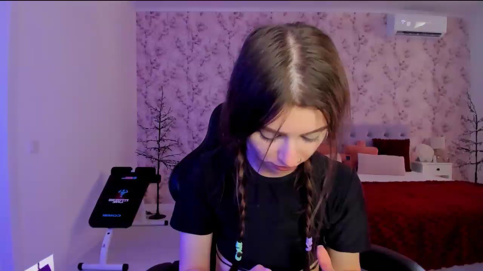 Gallery image thumbnail from Hotmolly_'s myfreecams stream on, 08/19/2026, 14:16 image 16 of 20