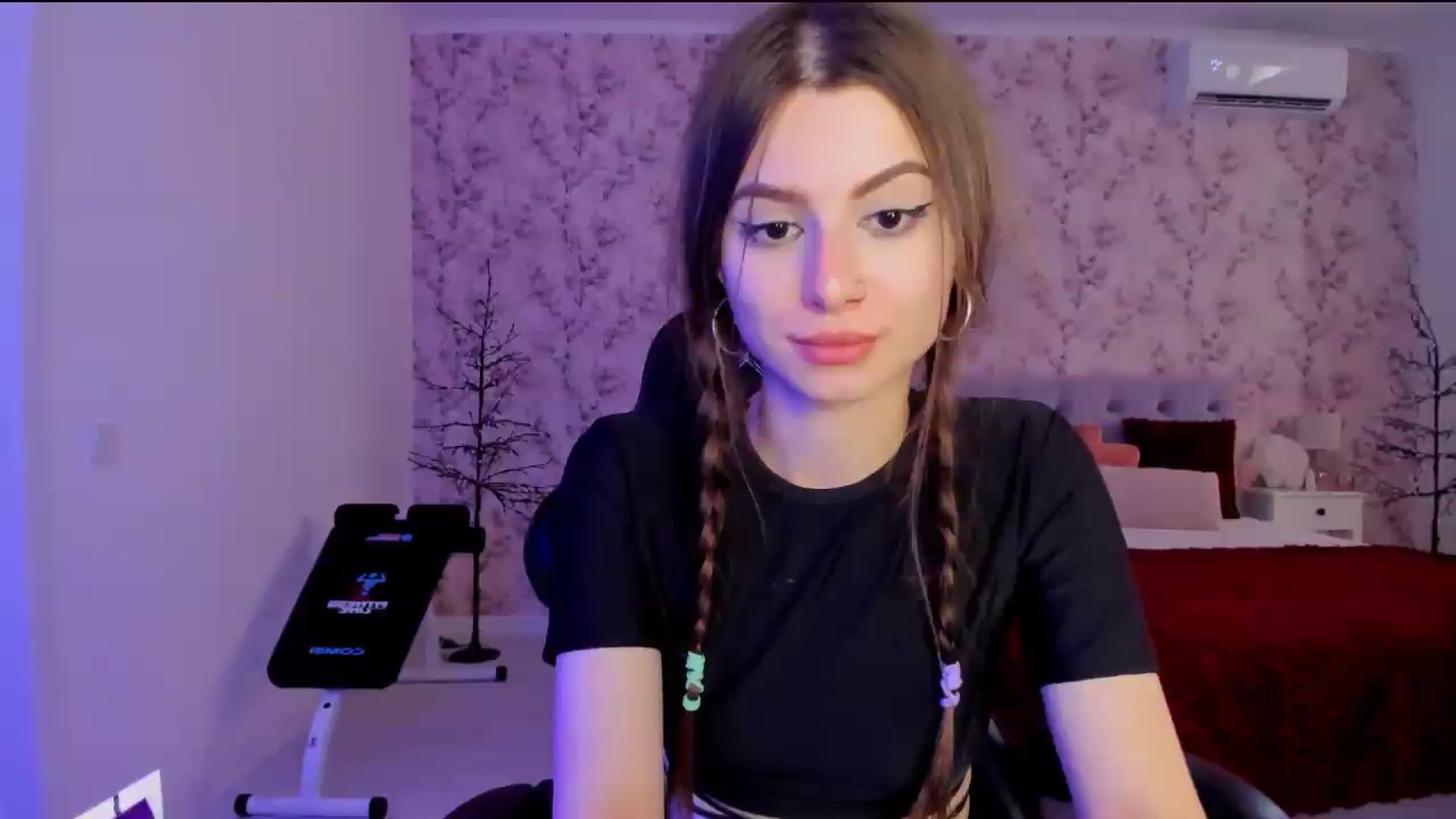 Gallery image thumbnail from Hotmolly_'s myfreecams stream on, 08/19/2026, 14:16 image 14 of 20