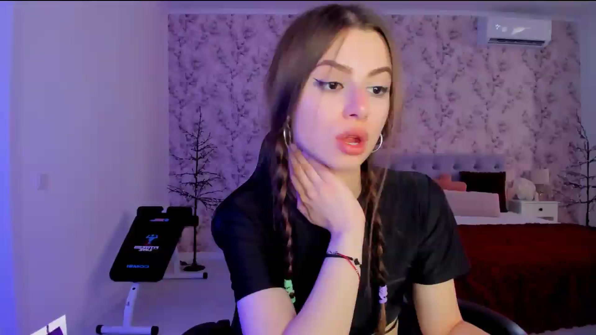 Gallery image thumbnail from Hotmolly_'s myfreecams stream on, 08/19/2026, 14:16 image 8 of 20