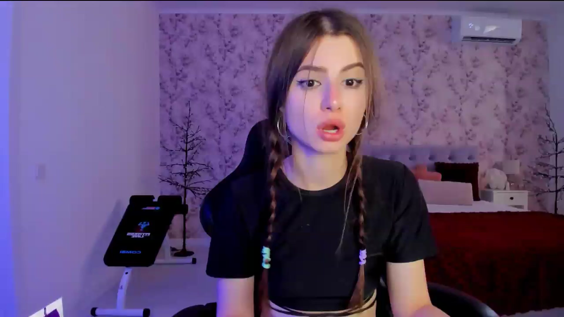 Gallery image thumbnail from Hotmolly_'s myfreecams stream on, 08/19/2026, 14:16 image 9 of 20