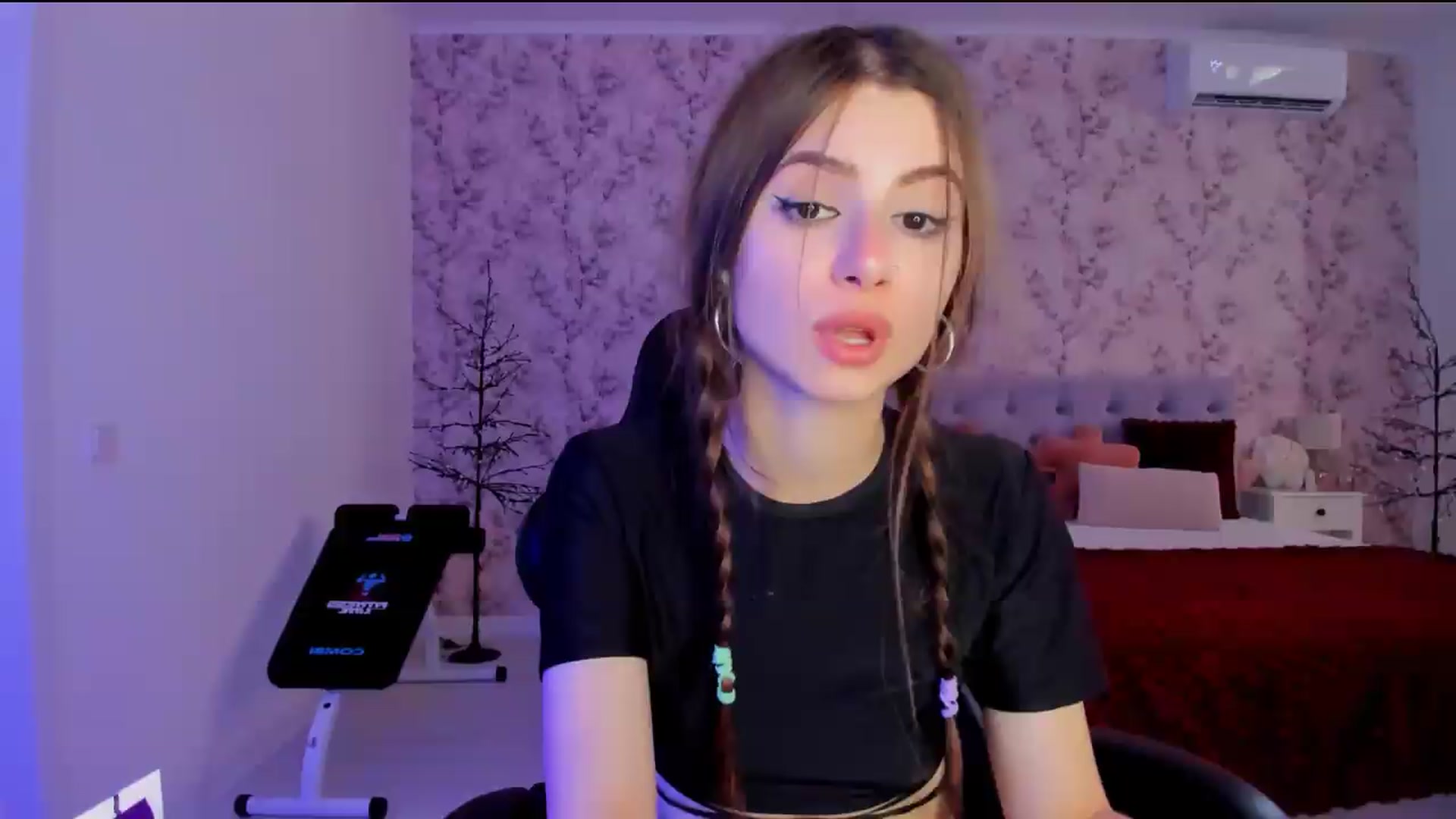 Gallery image thumbnail from Hotmolly_'s myfreecams stream on, 08/19/2026, 14:16 image 12 of 20