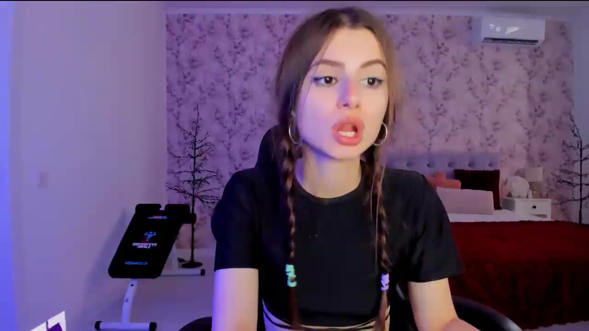 Gallery image thumbnail from Hotmolly_'s myfreecams stream on, 08/19/2026, 14:16 image 7 of 20