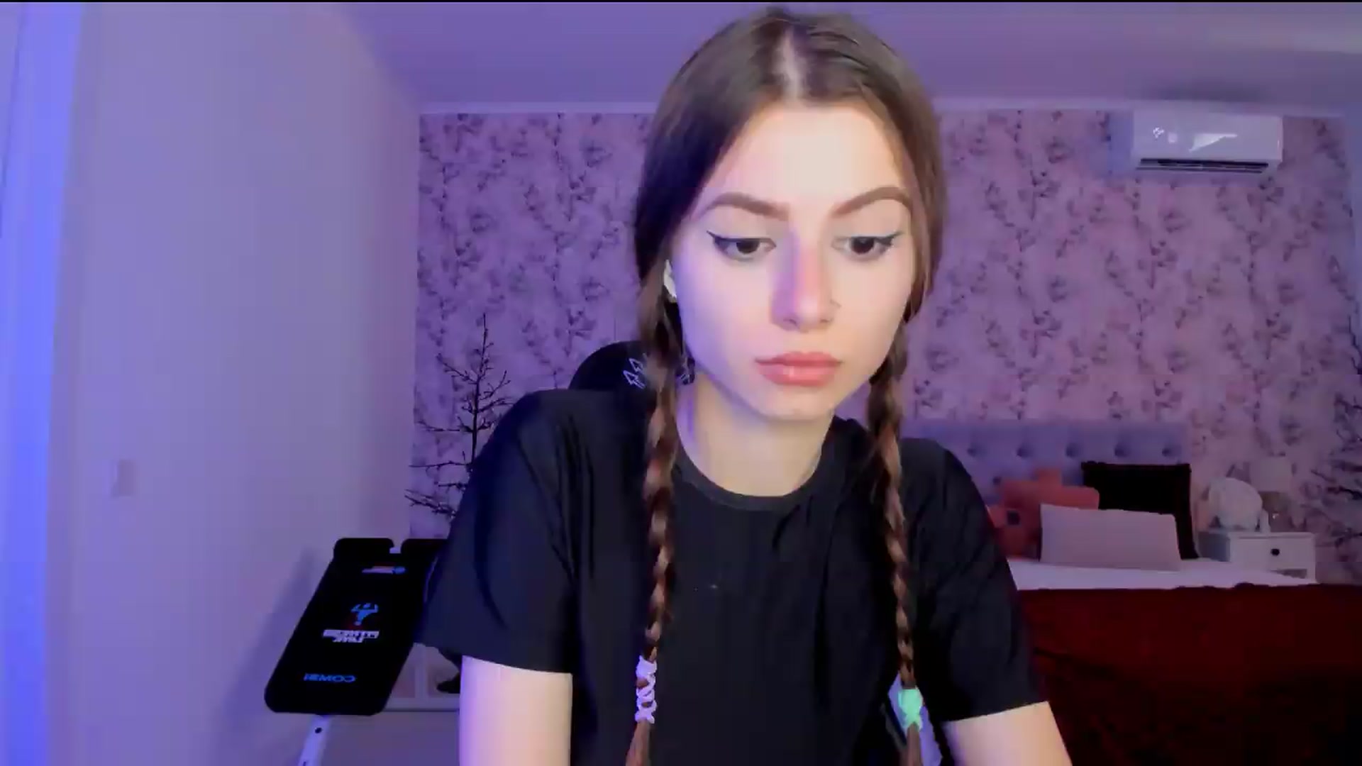 Gallery image thumbnail from Hotmolly_'s myfreecams stream on, 08/20/2026, 11:32 image 17 of 20