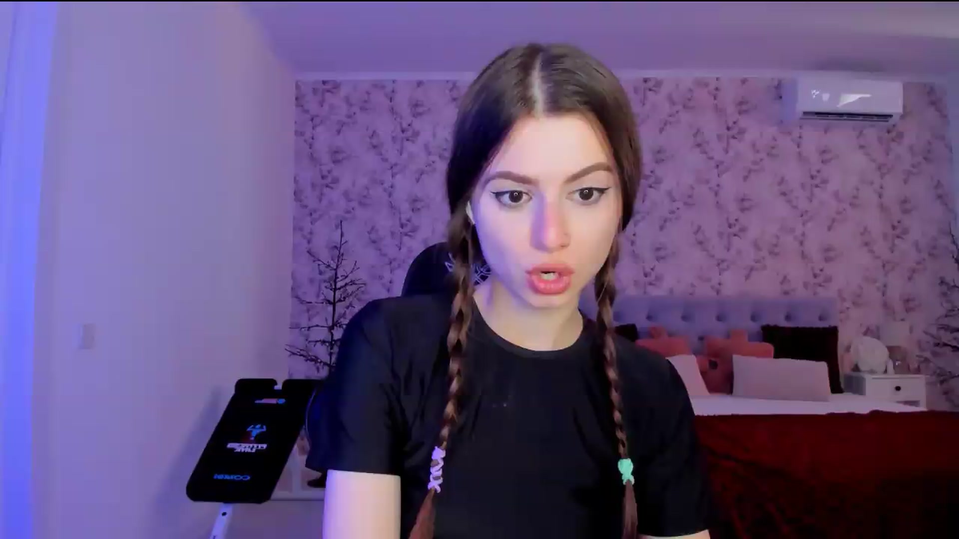 Gallery image thumbnail from Hotmolly_'s myfreecams stream on, 08/20/2026, 11:32 image 18 of 20
