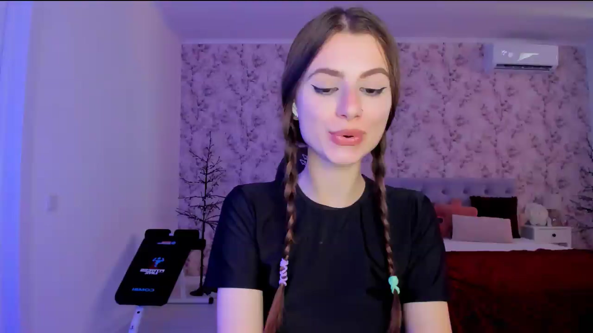Gallery image thumbnail from Hotmolly_'s myfreecams stream on, 08/20/2026, 11:32 image 13 of 20