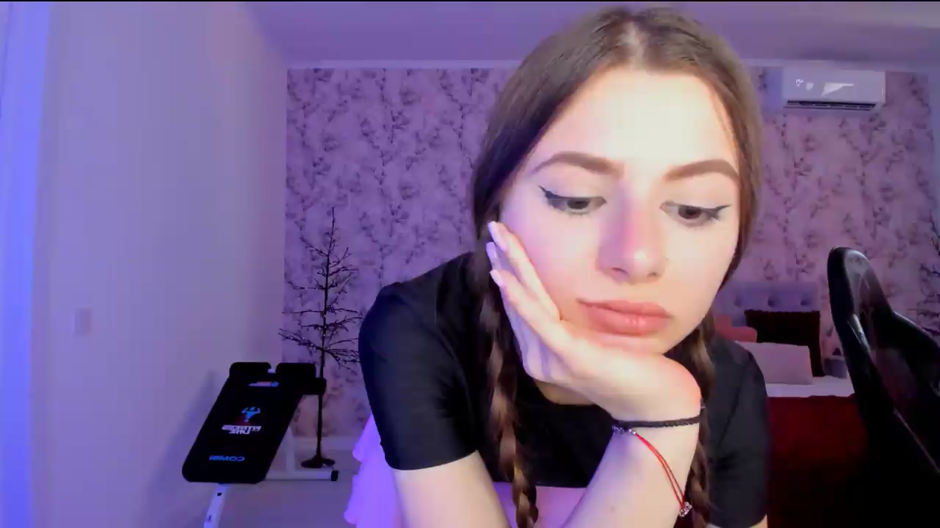 Gallery image thumbnail from Hotmolly_'s myfreecams stream on, 08/20/2026, 11:32 image 9 of 20