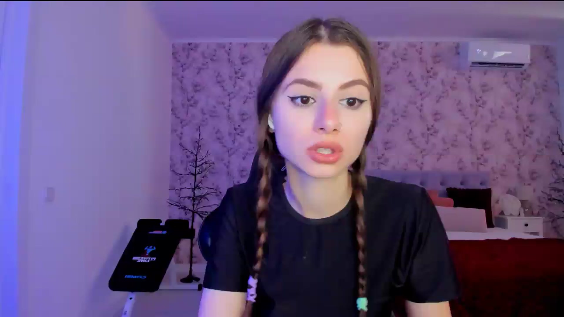 Gallery image thumbnail from Hotmolly_'s myfreecams stream on, 08/20/2026, 11:32 image 3 of 20