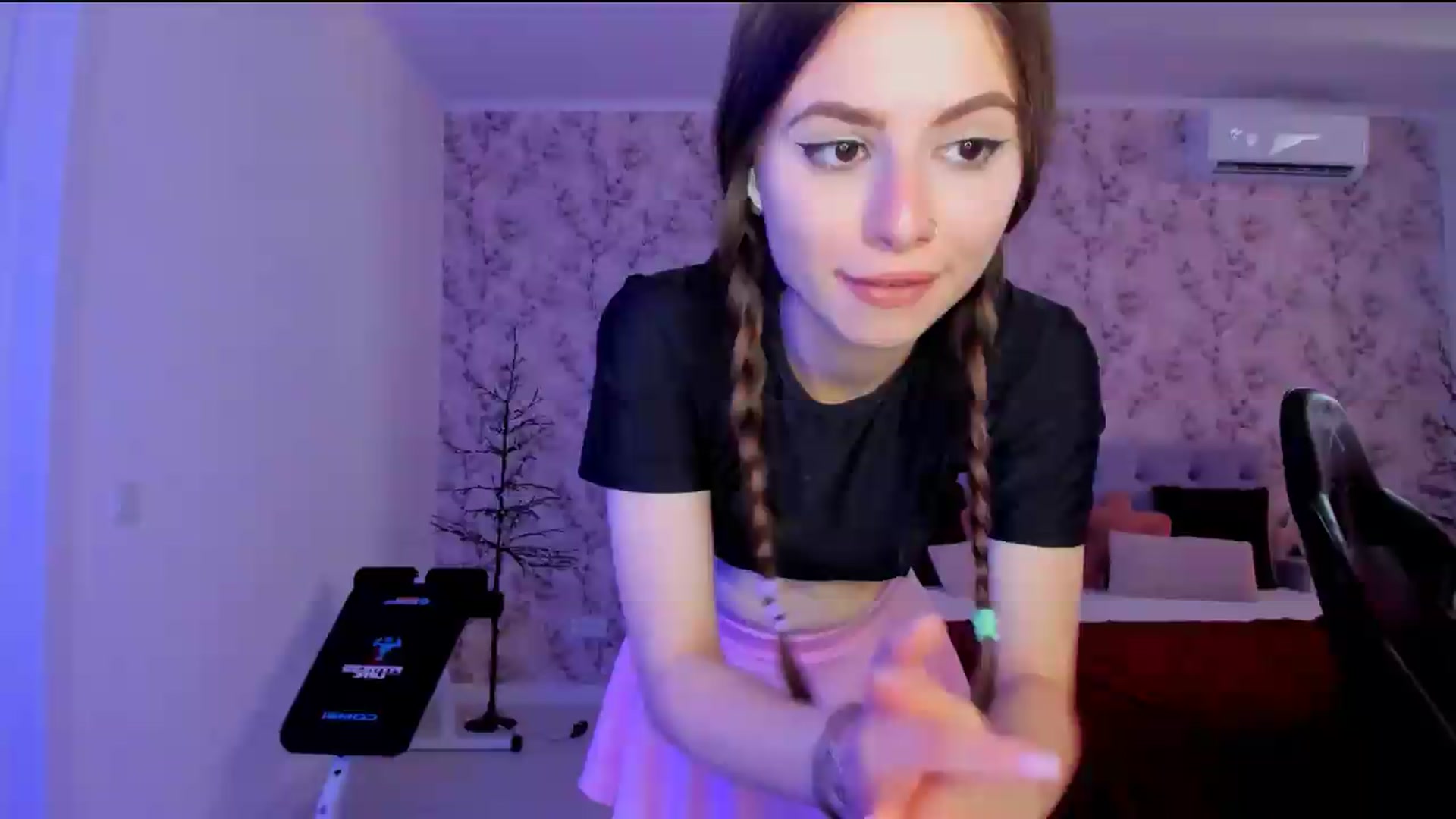 Gallery image thumbnail from Hotmolly_'s myfreecams stream on, 08/20/2026, 11:32 image 5 of 20
