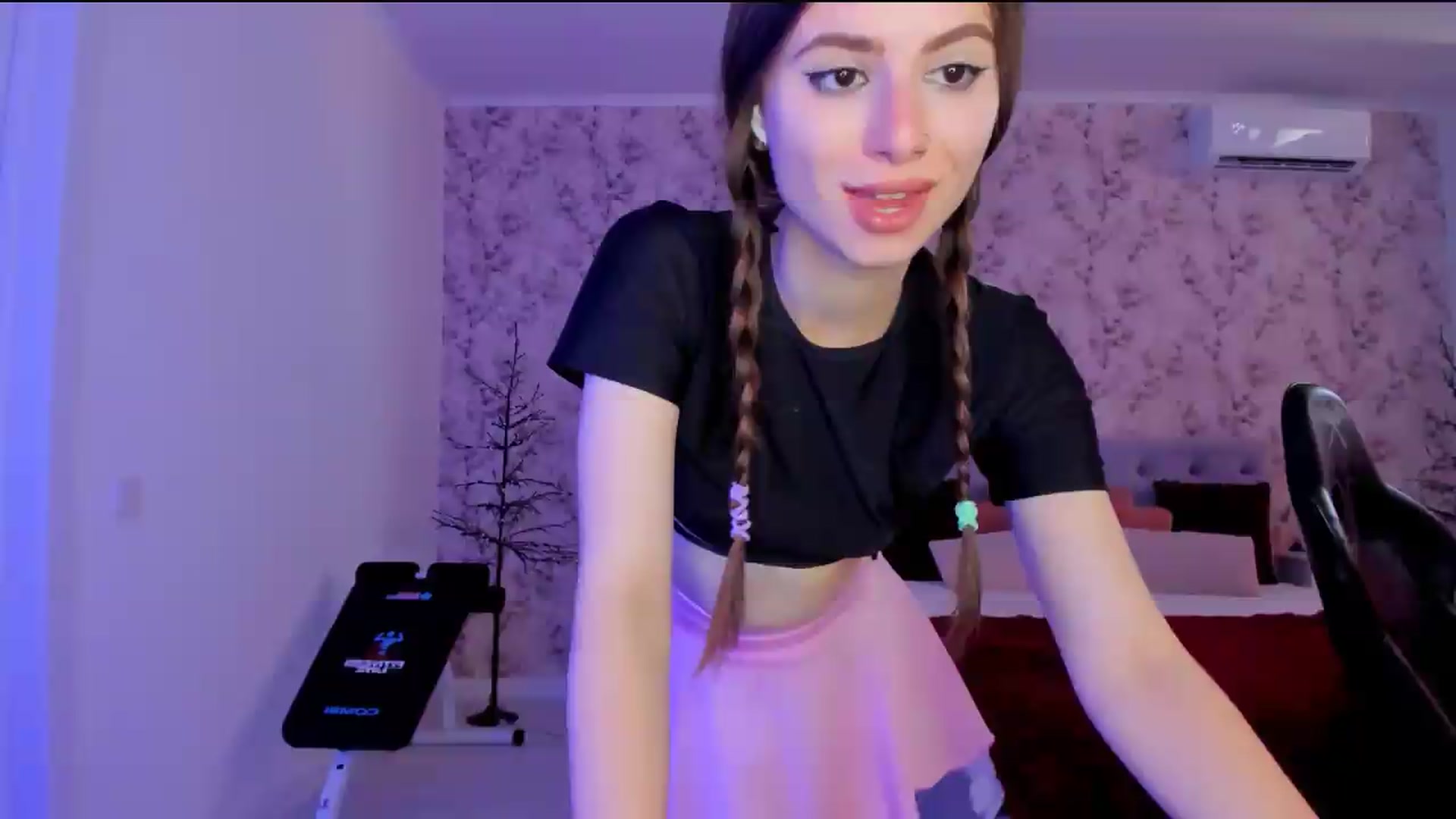 Gallery image thumbnail from Hotmolly_'s myfreecams stream on, 08/20/2026, 11:32 image 10 of 20