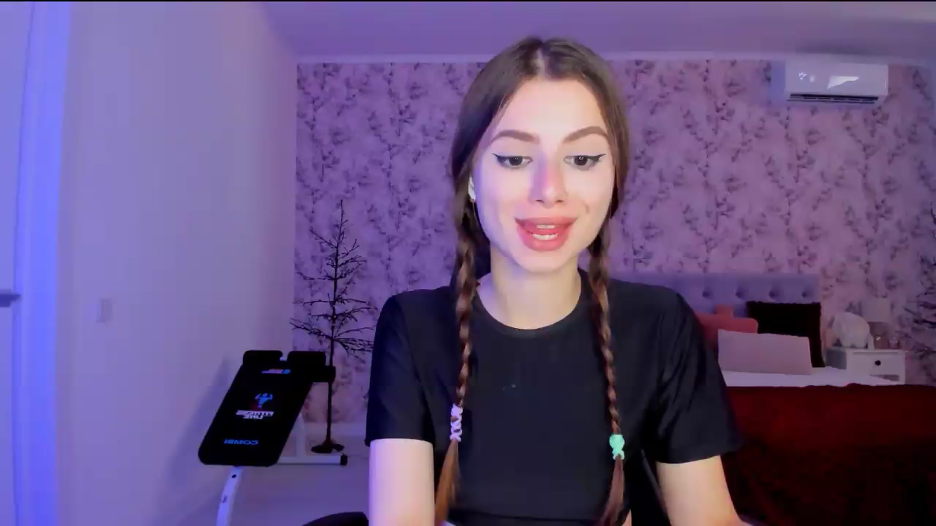 Gallery image thumbnail from Hotmolly_'s myfreecams stream on, 08/20/2026, 12:26 image 1 of 20