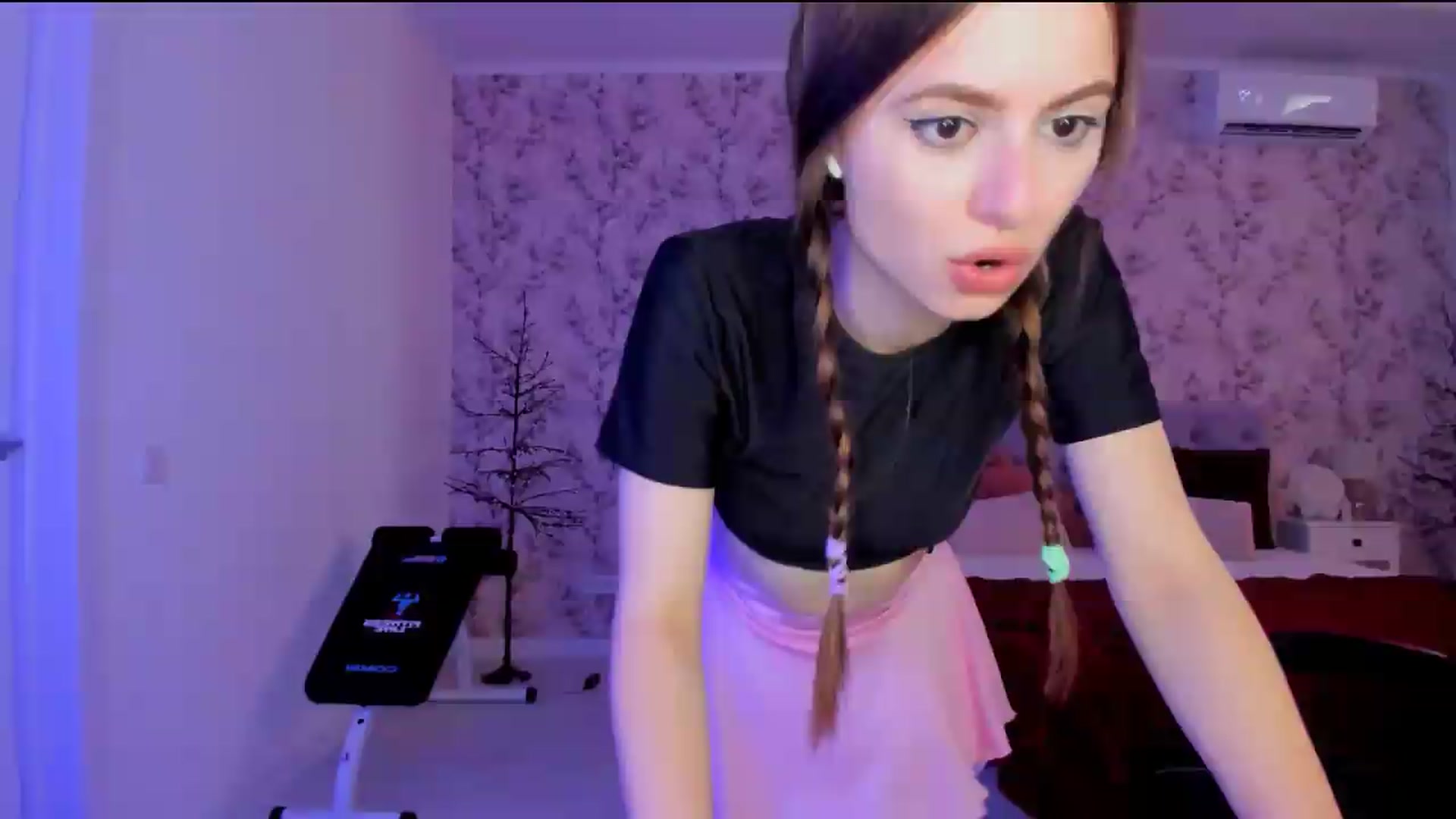 Gallery image thumbnail from Hotmolly_'s myfreecams stream on, 08/20/2026, 12:26 image 17 of 20