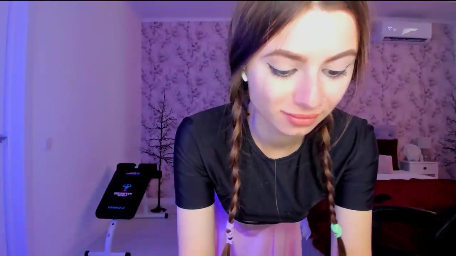 Gallery image thumbnail from Hotmolly_'s myfreecams stream on, 08/20/2026, 12:26 image 20 of 20