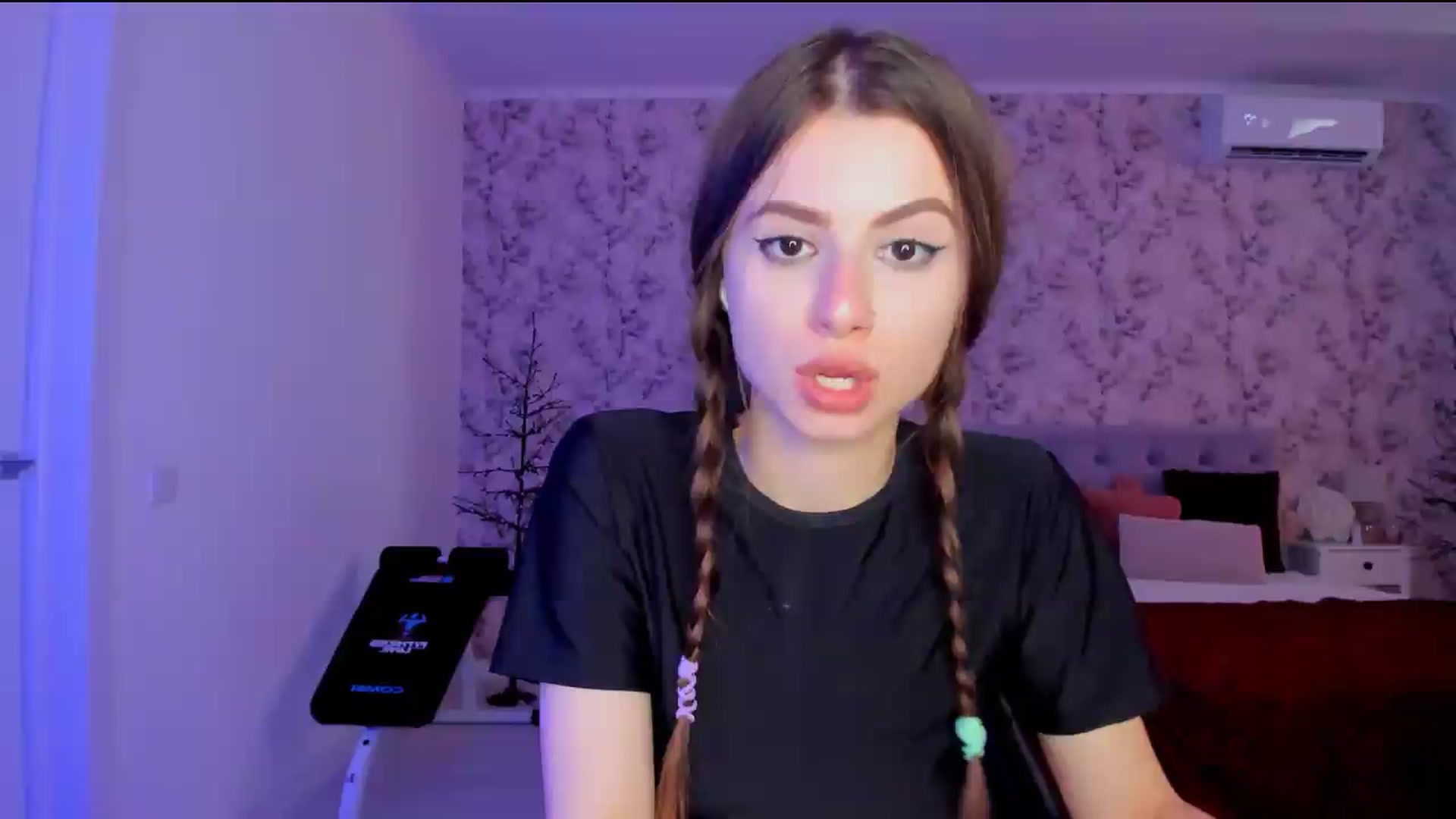 Gallery image thumbnail from Hotmolly_'s myfreecams stream on, 08/20/2026, 12:26 image 10 of 20