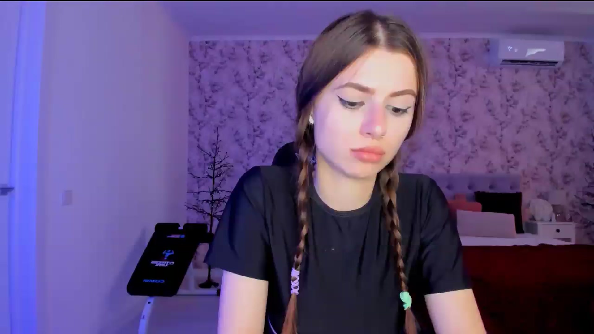 Gallery image thumbnail from Hotmolly_'s myfreecams stream on, 08/20/2026, 12:26 image 9 of 20