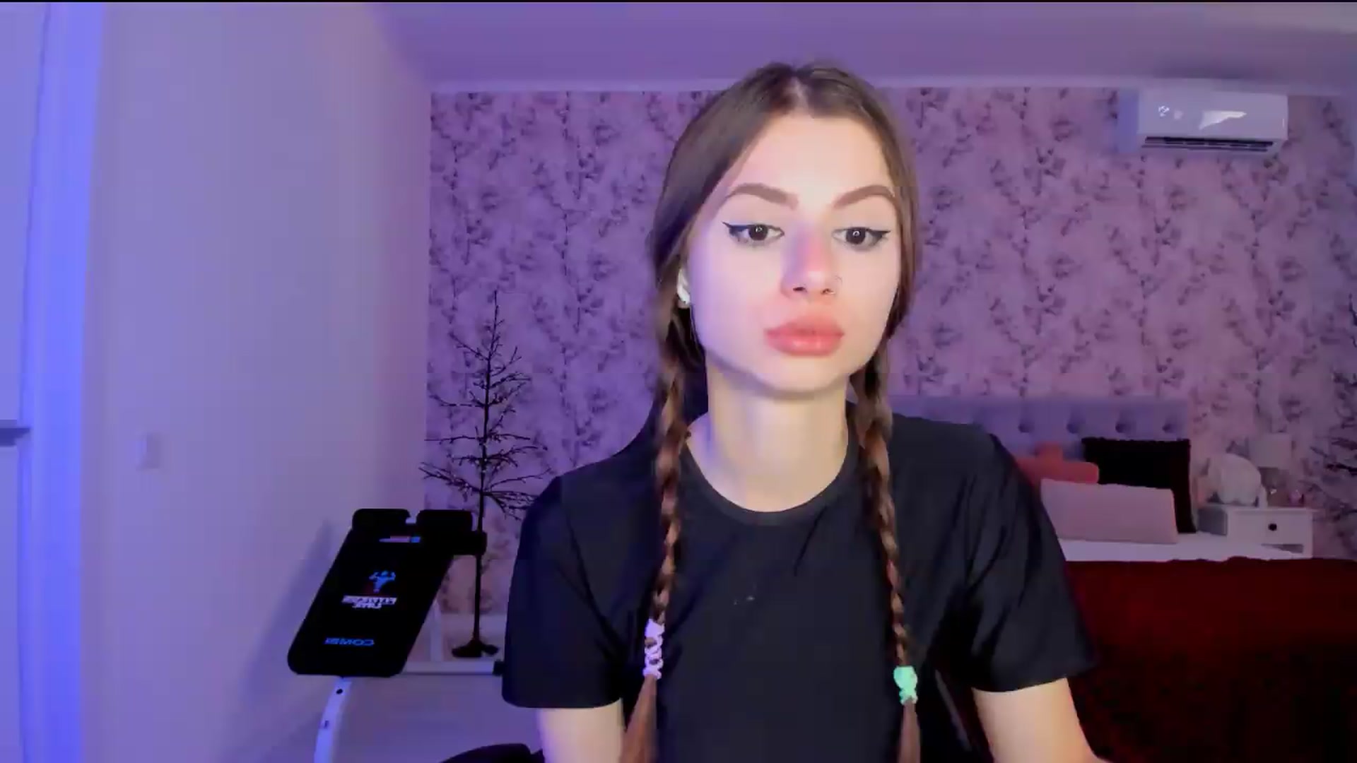 Gallery image thumbnail from Hotmolly_'s myfreecams stream on, 08/20/2026, 12:26 image 2 of 20