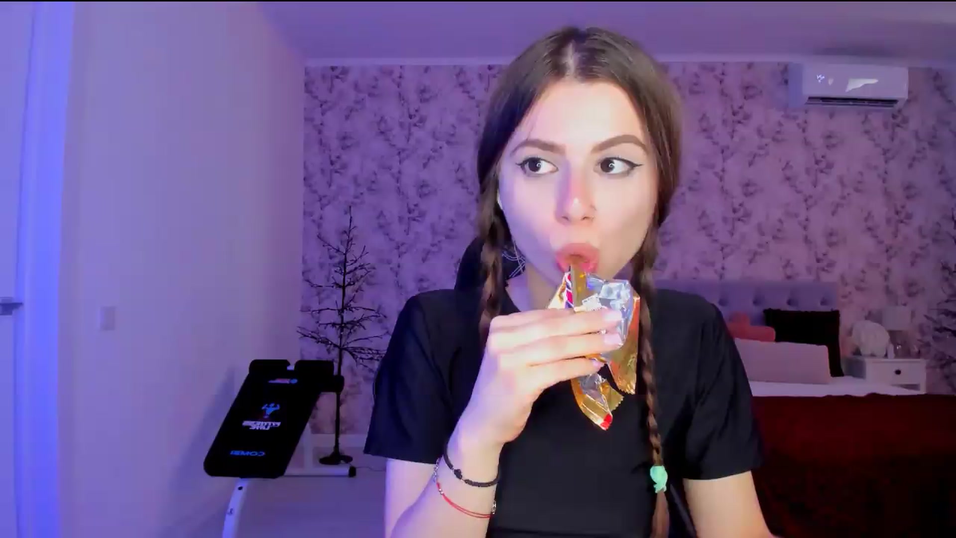 Gallery image thumbnail from Hotmolly_'s myfreecams stream on, 08/20/2026, 12:26 image 11 of 20