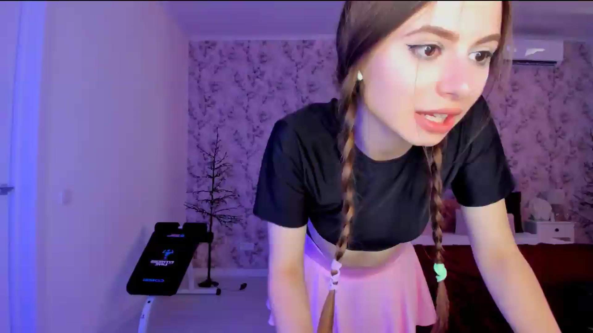 Gallery image thumbnail from Hotmolly_'s myfreecams stream on, 08/20/2026, 12:26 image 14 of 20