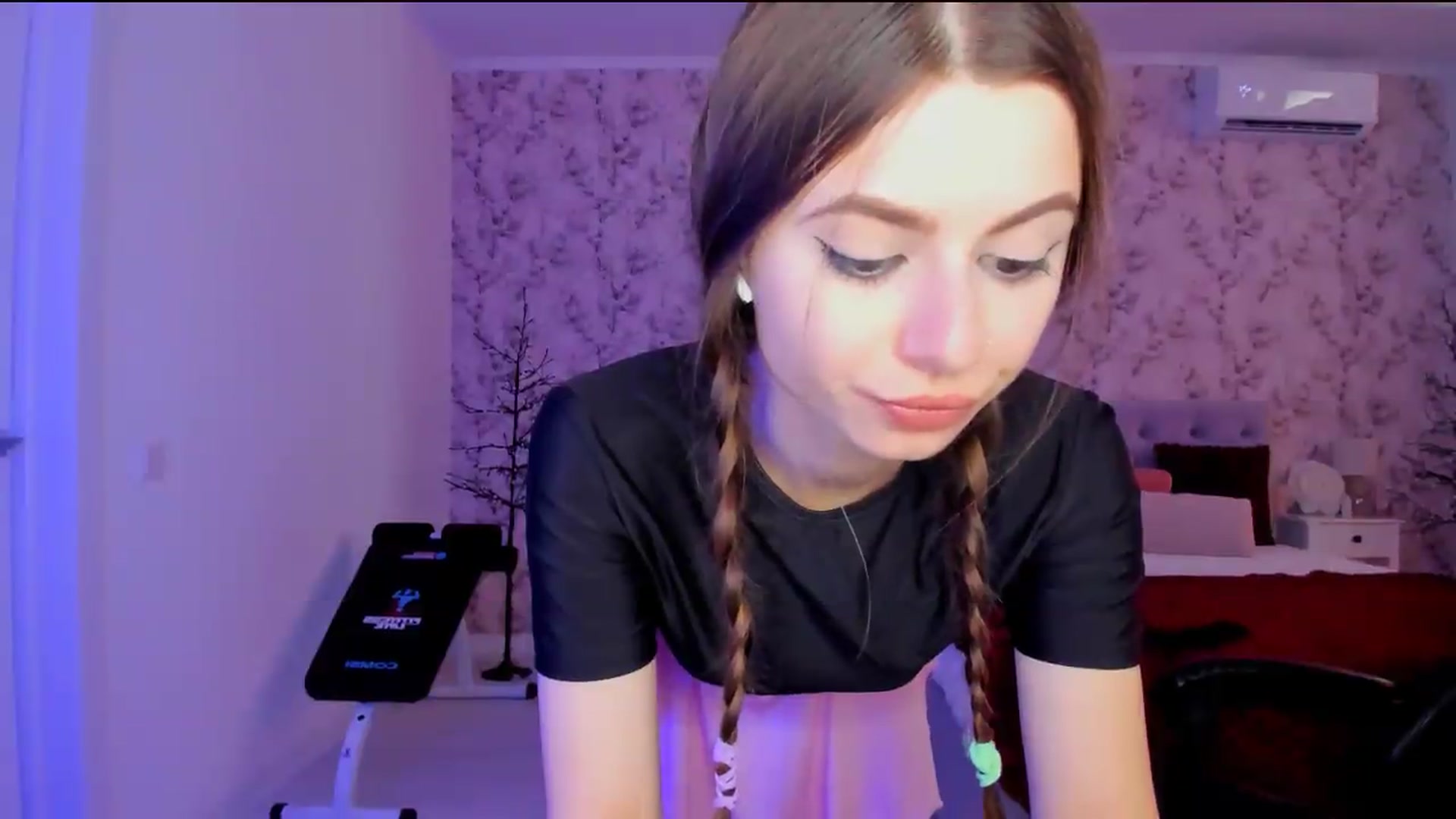Gallery image thumbnail from Hotmolly_'s myfreecams stream on, 08/20/2026, 12:26 image 19 of 20