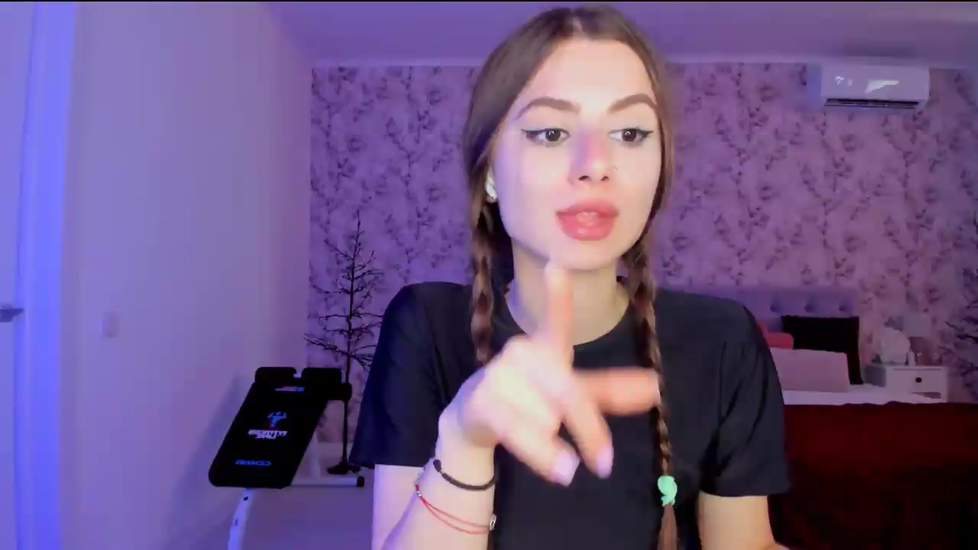 Gallery image thumbnail from Hotmolly_'s myfreecams stream on, 08/20/2026, 12:26 image 12 of 20