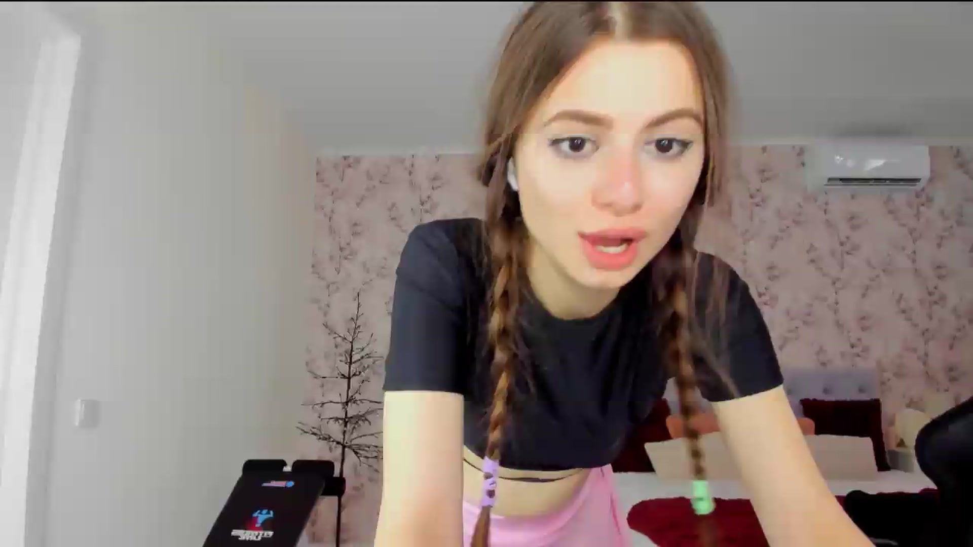 Gallery image thumbnail from Hotmolly_'s myfreecams stream on, 08/20/2026, 15:01 image 11 of 20