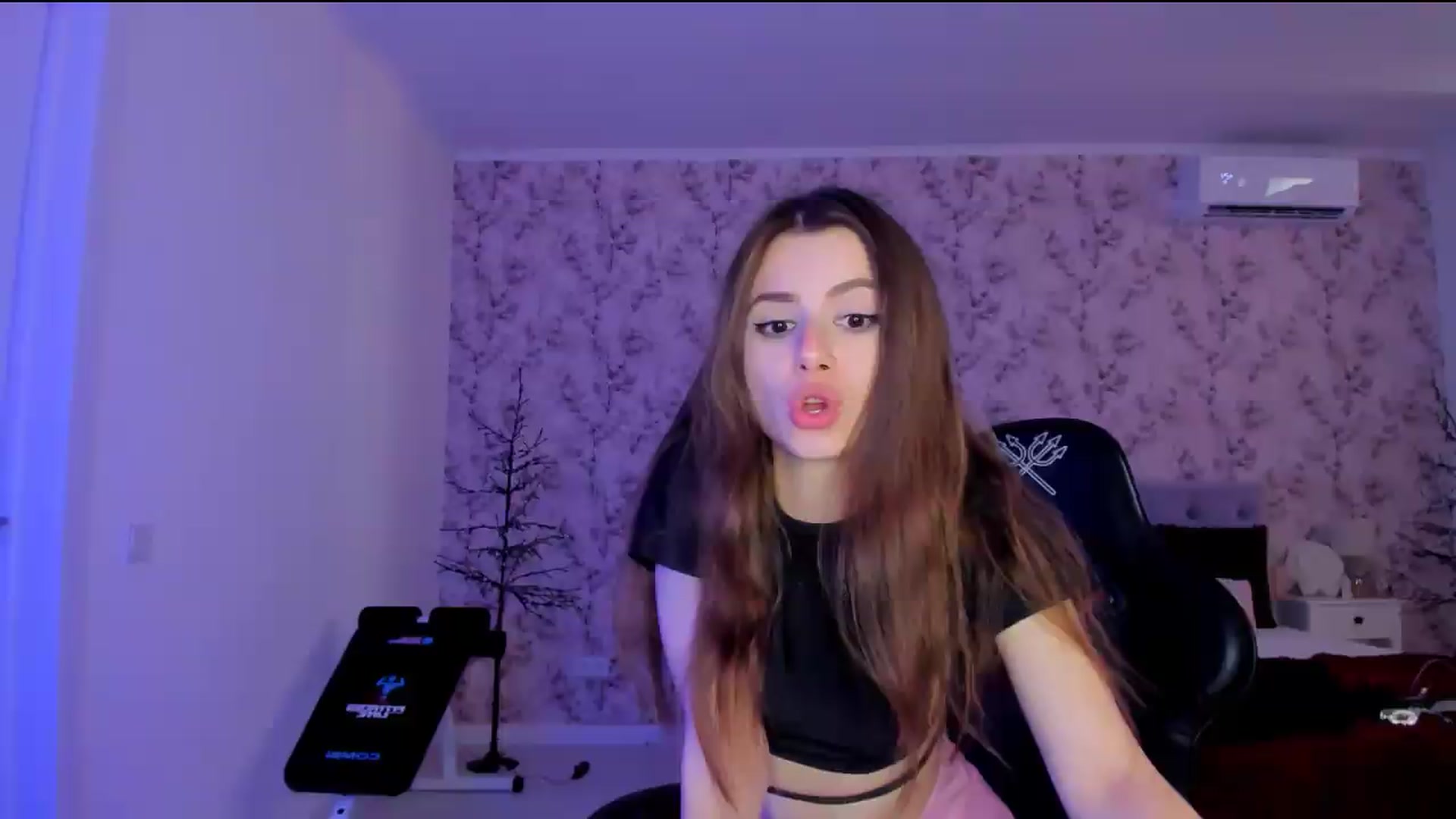 Gallery image thumbnail from Hotmolly_'s myfreecams stream on, 08/20/2026, 15:01 image 18 of 20