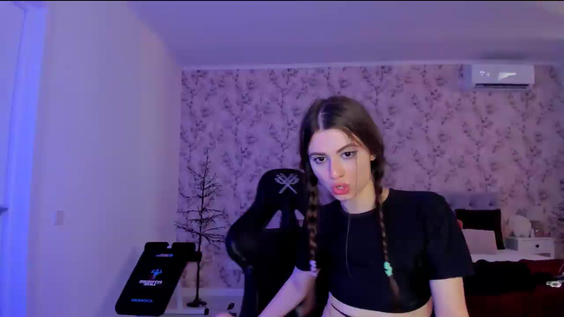Gallery image thumbnail from Hotmolly_'s myfreecams stream on, 08/20/2026, 15:01 image 3 of 20