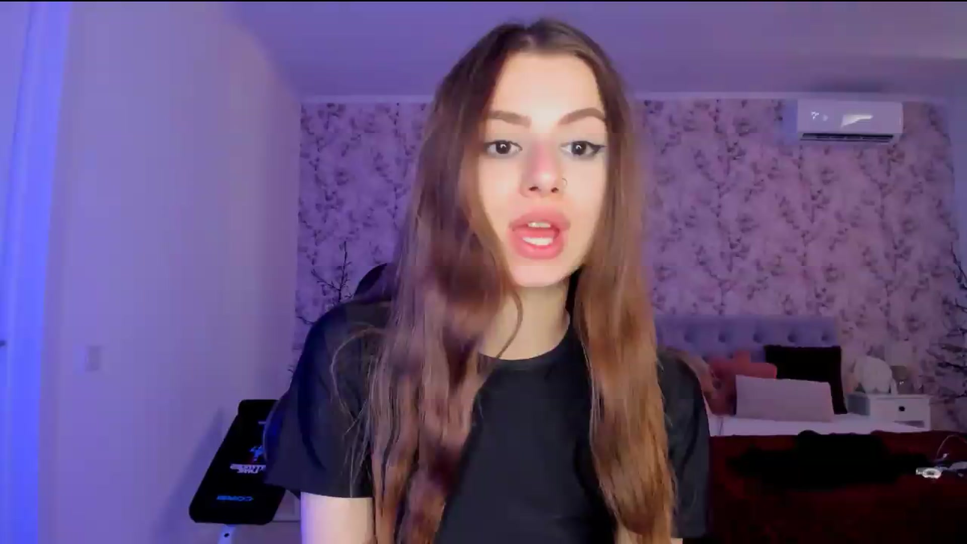 Gallery image thumbnail from Hotmolly_'s myfreecams stream on, 08/20/2026, 15:01 image 17 of 20
