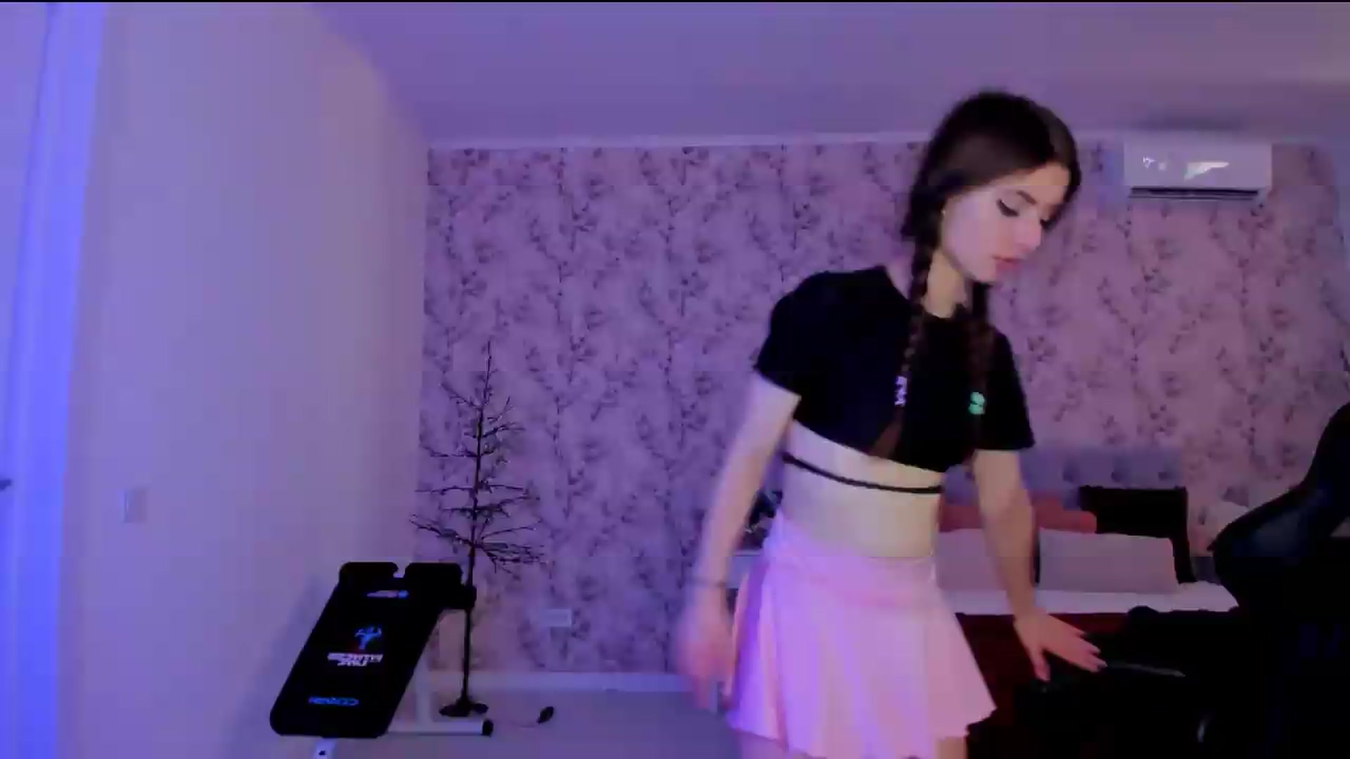 Gallery image thumbnail from Hotmolly_'s myfreecams stream on, 08/20/2026, 15:01 image 16 of 20