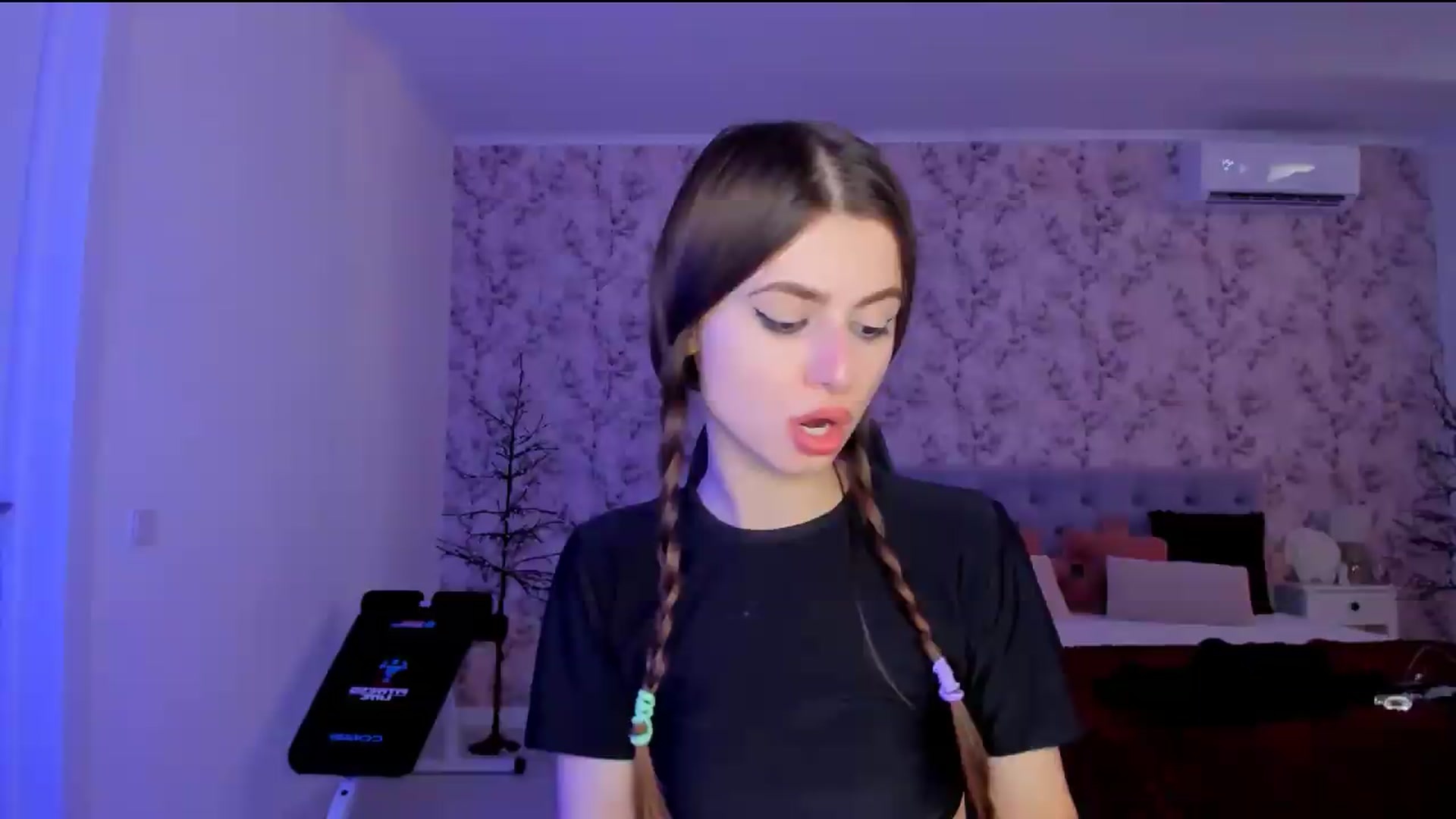 Gallery image thumbnail from Hotmolly_'s myfreecams stream on, 08/20/2026, 15:37 image 8 of 20