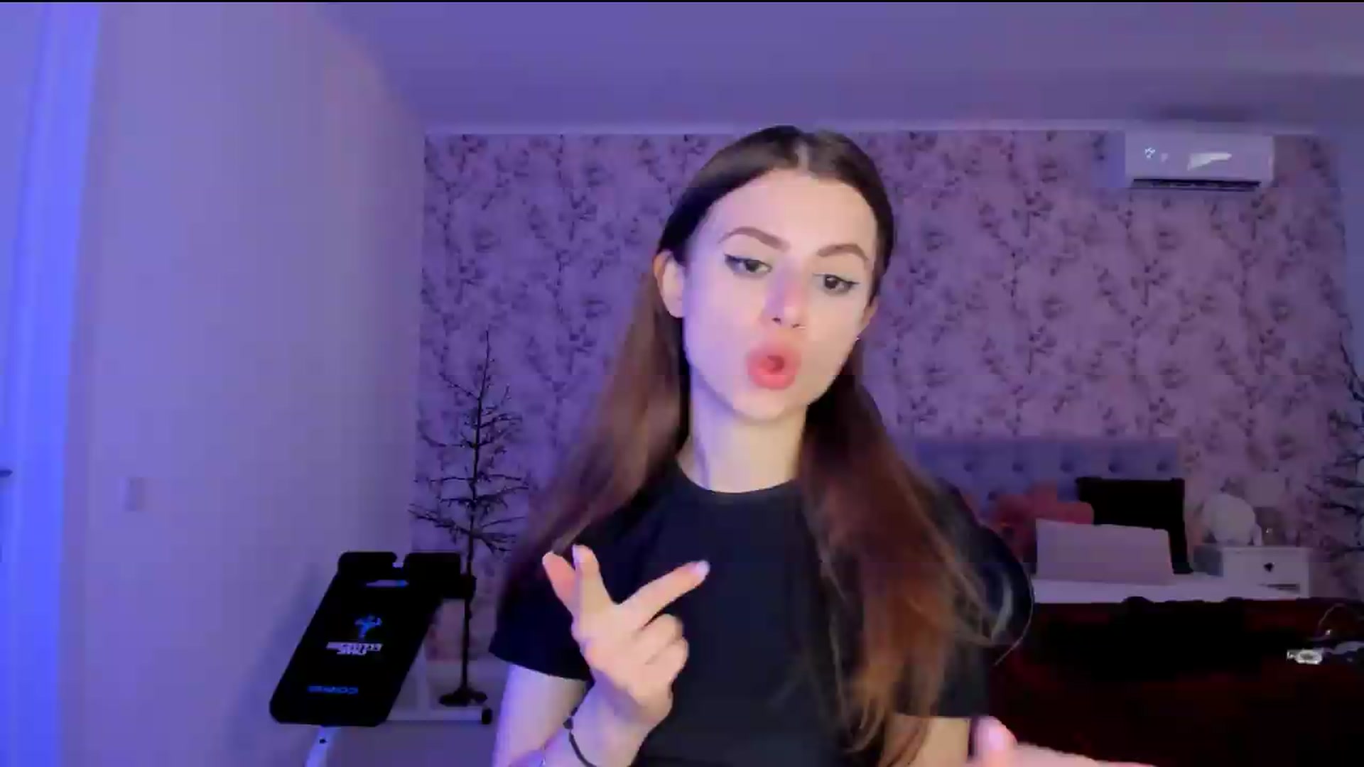 Gallery image thumbnail from Hotmolly_'s myfreecams stream on, 08/20/2026, 15:37 image 1 of 20