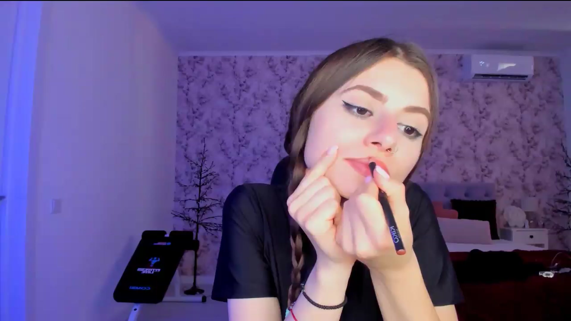 Gallery image thumbnail from Hotmolly_'s myfreecams stream on, 08/20/2026, 15:37 image 7 of 20
