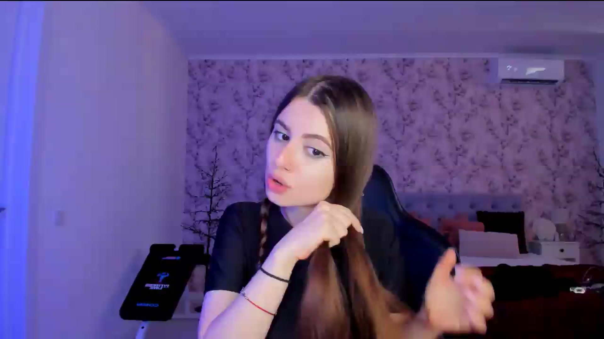 Gallery image thumbnail from Hotmolly_'s myfreecams stream on, 08/20/2026, 15:37 image 4 of 20