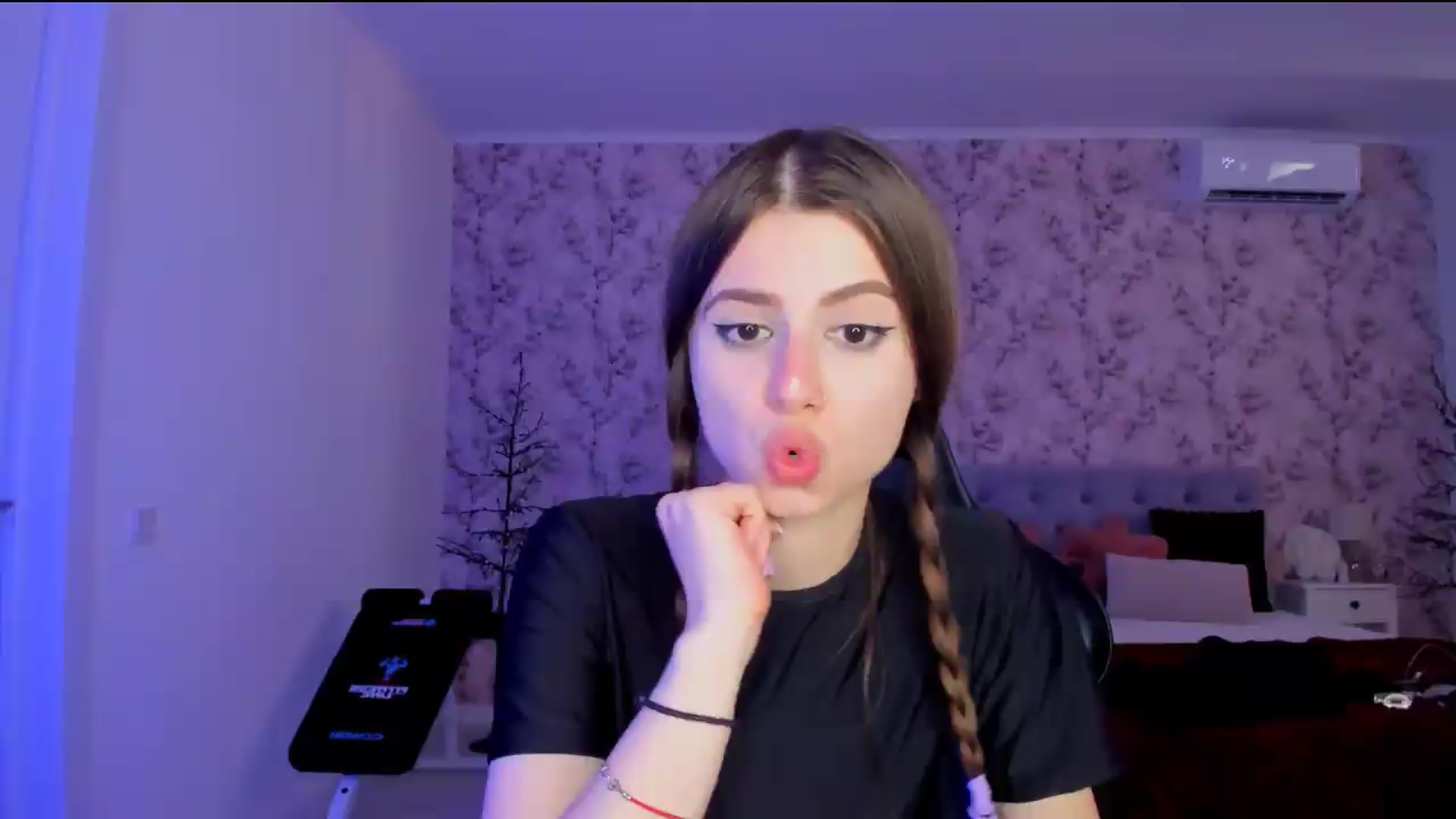 Gallery image thumbnail from Hotmolly_'s myfreecams stream on, 08/20/2026, 15:37 image 6 of 20