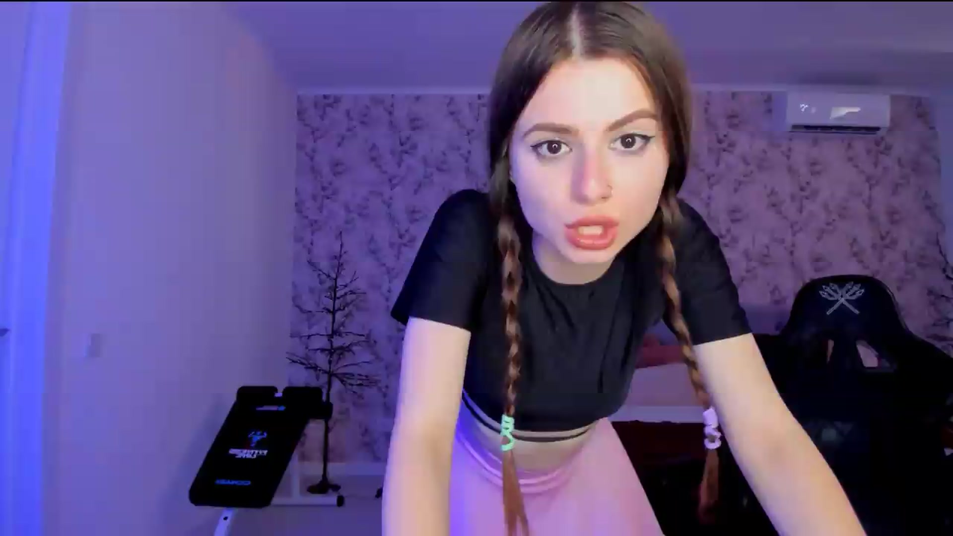 Gallery image thumbnail from Hotmolly_'s myfreecams stream on, 08/20/2026, 15:37 image 15 of 20