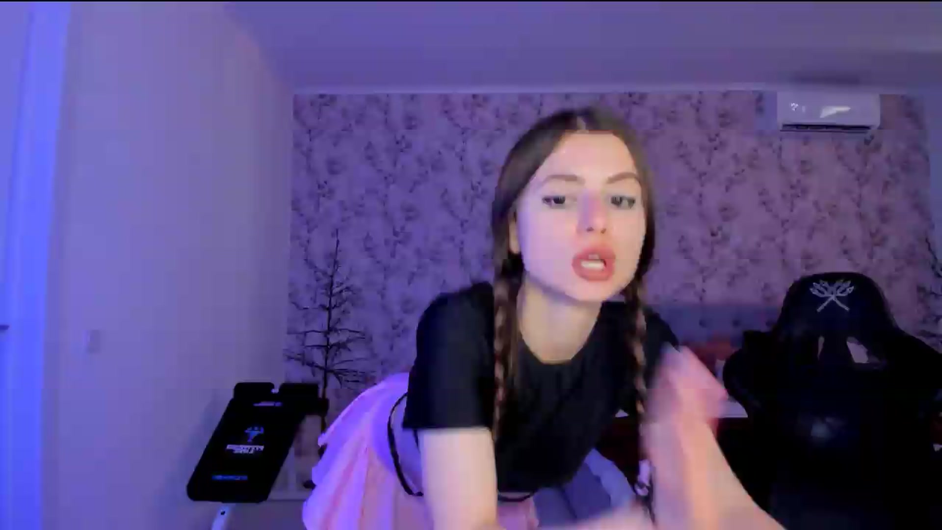 Gallery image thumbnail from Hotmolly_'s myfreecams stream on, 08/20/2026, 15:37 image 16 of 20