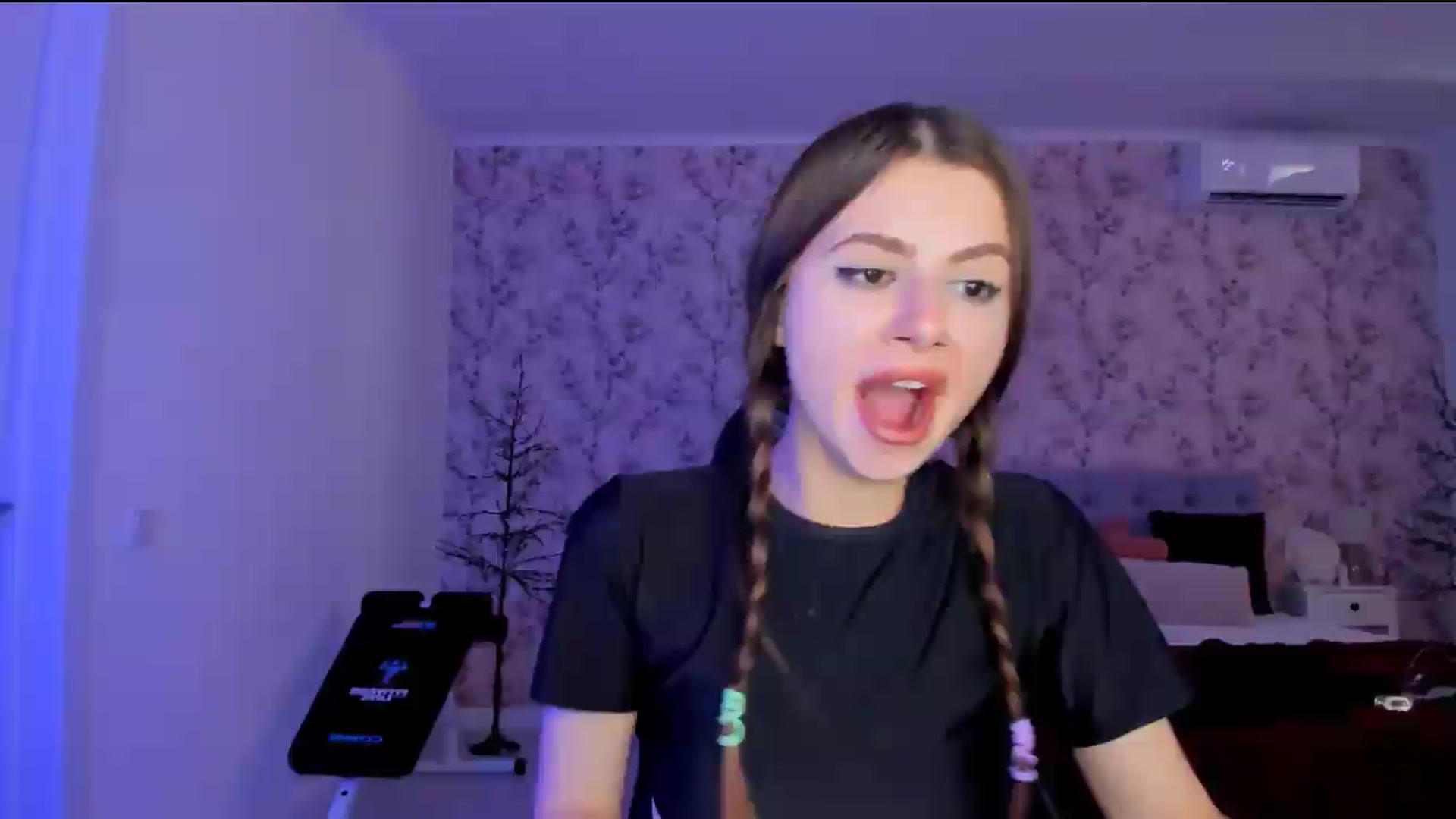 Gallery image thumbnail from Hotmolly_'s myfreecams stream on, 08/20/2026, 15:37 image 19 of 20