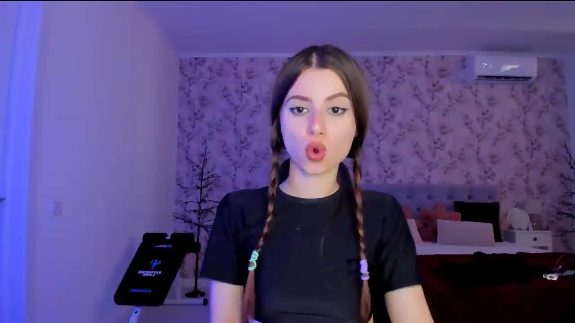 Gallery image thumbnail from Hotmolly_'s myfreecams stream on, 08/20/2026, 15:37 image 10 of 20