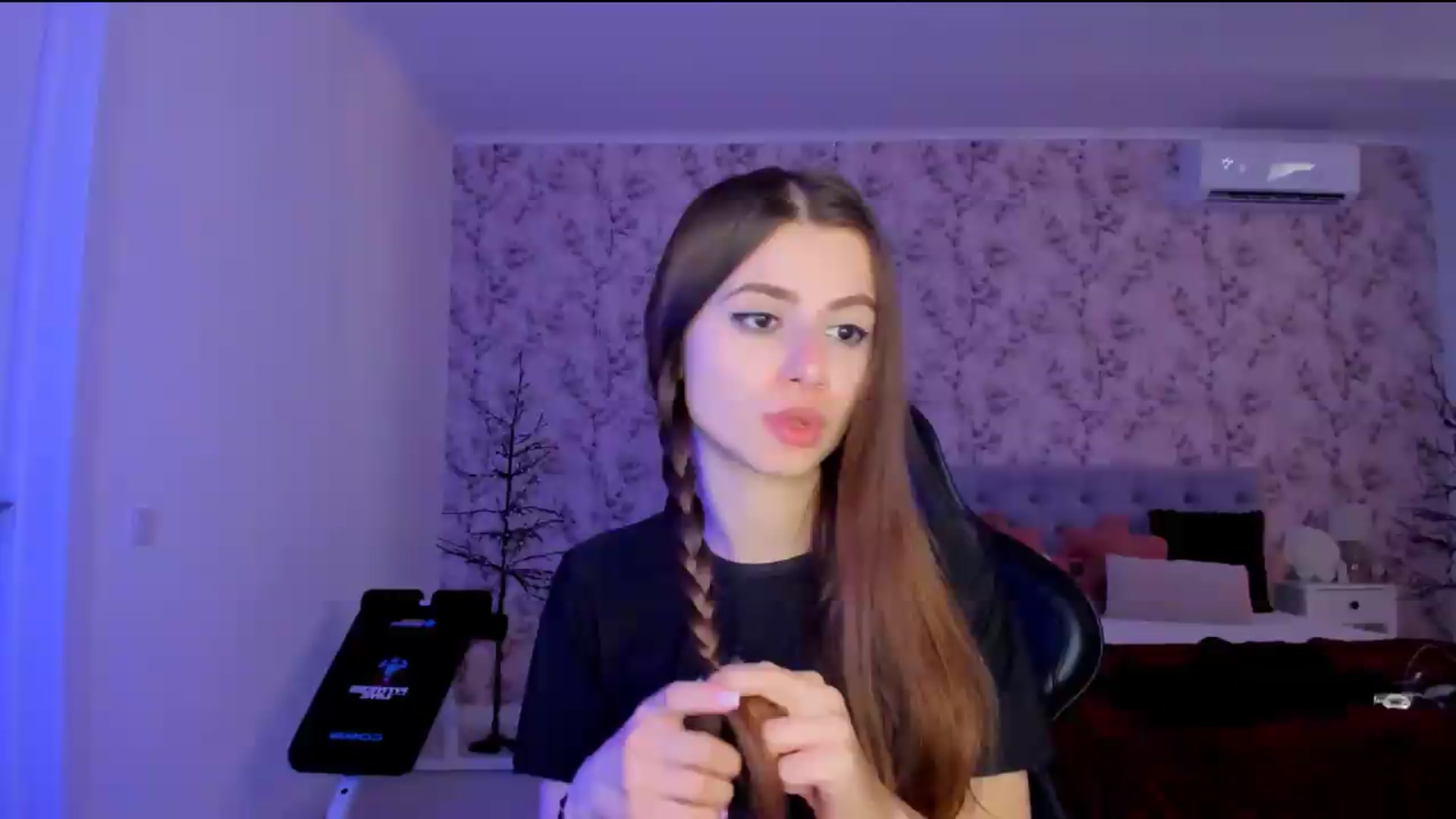 Gallery image thumbnail from Hotmolly_'s myfreecams stream on, 08/20/2026, 15:37 image 3 of 20