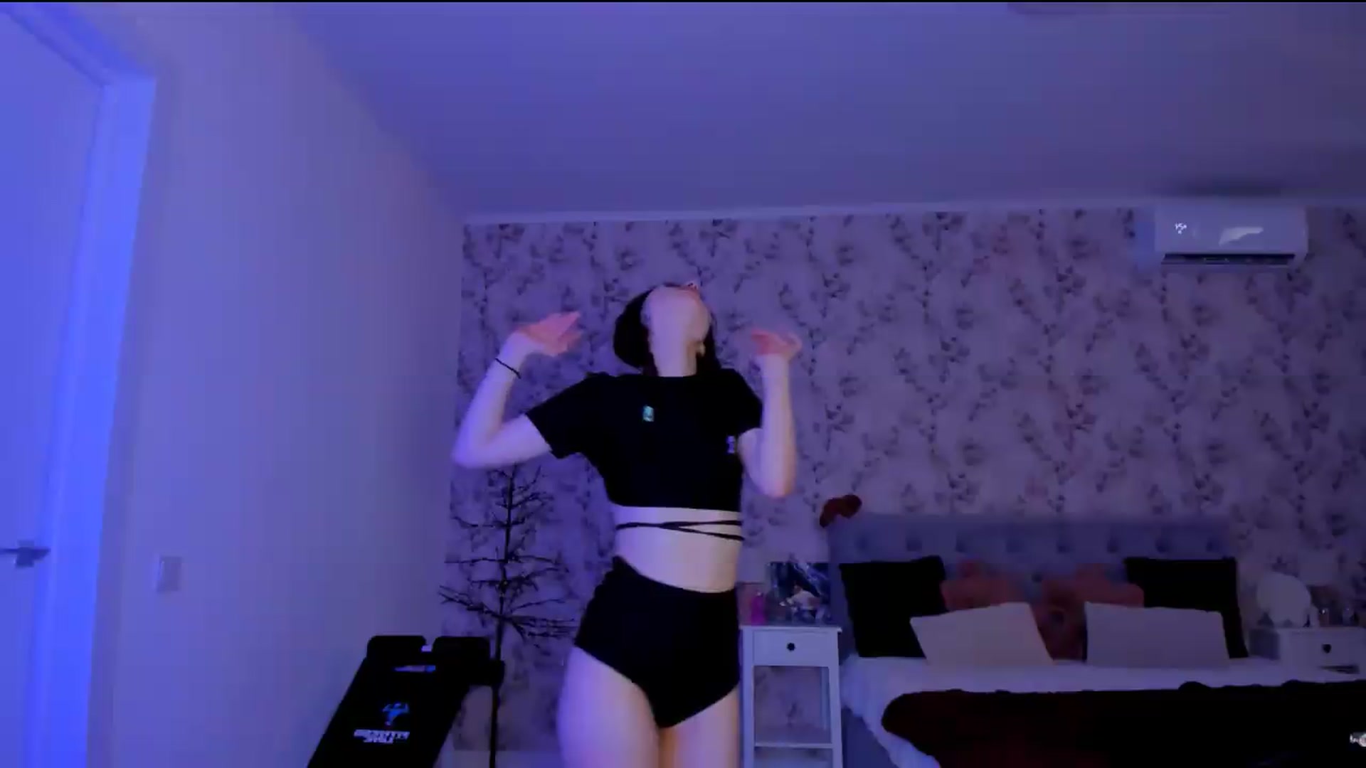 Gallery image thumbnail from Hotmolly_'s myfreecams stream on, 08/20/2026, 16:31 image 15 of 20