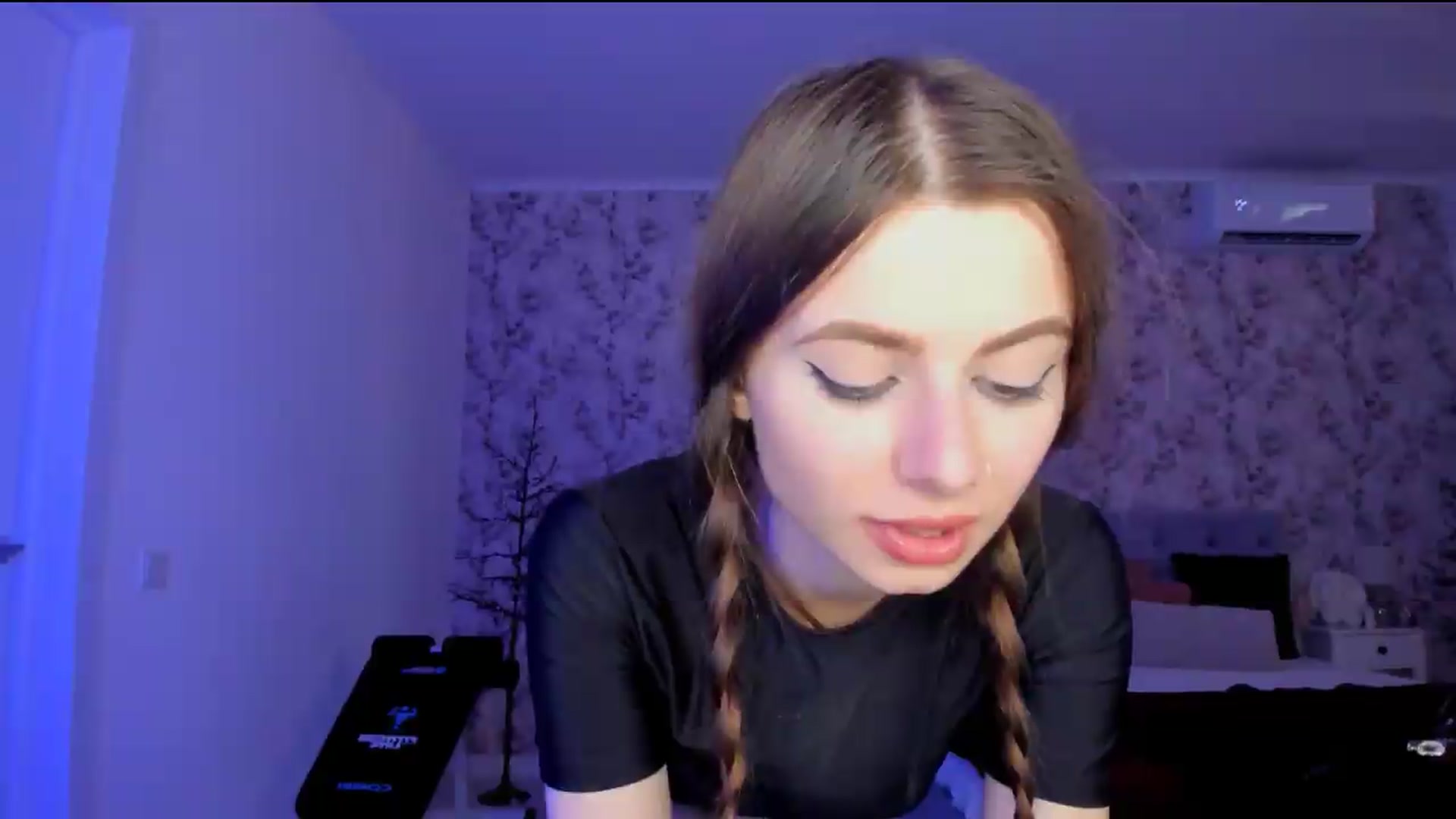 Gallery image thumbnail from Hotmolly_'s myfreecams stream on, 08/20/2026, 16:31 image 17 of 20