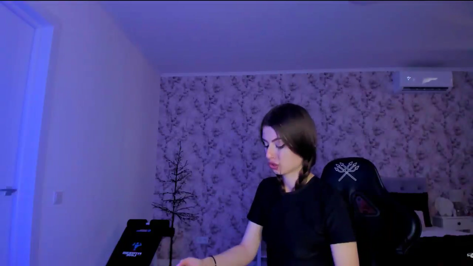 Gallery image thumbnail from Hotmolly_'s myfreecams stream on, 08/20/2026, 16:31 image 11 of 20