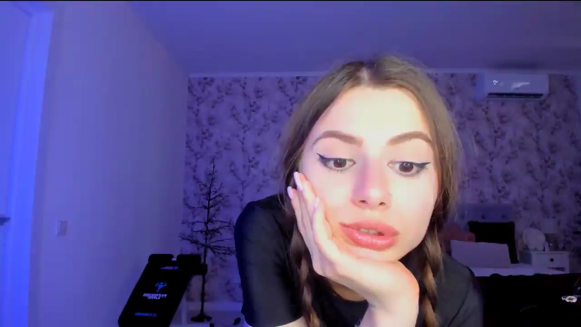 Gallery image thumbnail from Hotmolly_'s myfreecams stream on, 08/20/2026, 16:31 image 20 of 20