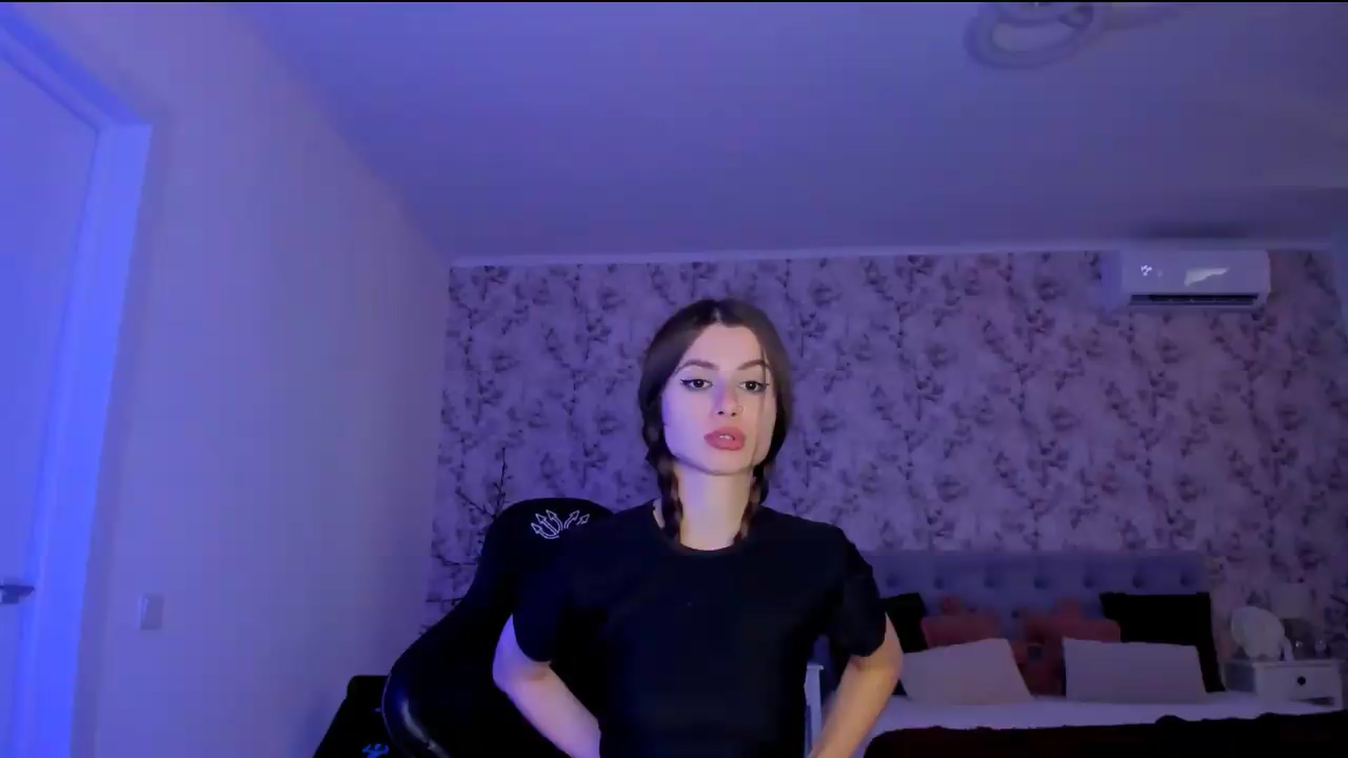 Gallery image thumbnail from Hotmolly_'s myfreecams stream on, 08/20/2026, 16:31 image 10 of 20