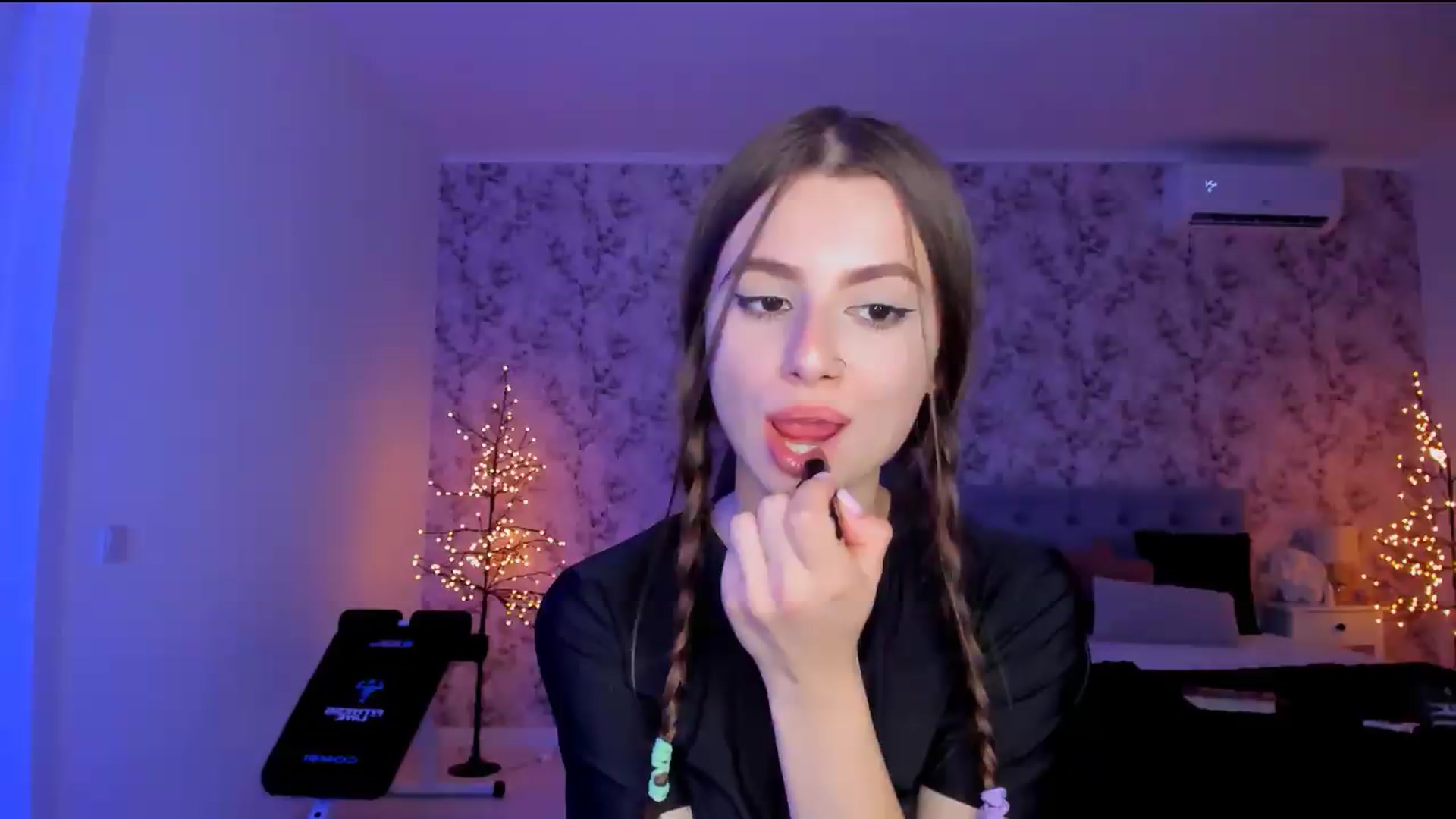 Gallery image thumbnail from Hotmolly_'s myfreecams stream on, 08/22/2026, 19:05 image 3 of 20