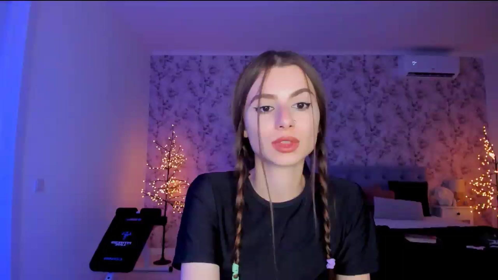 Gallery image thumbnail from Hotmolly_'s myfreecams stream on, 08/22/2026, 19:05 image 5 of 20