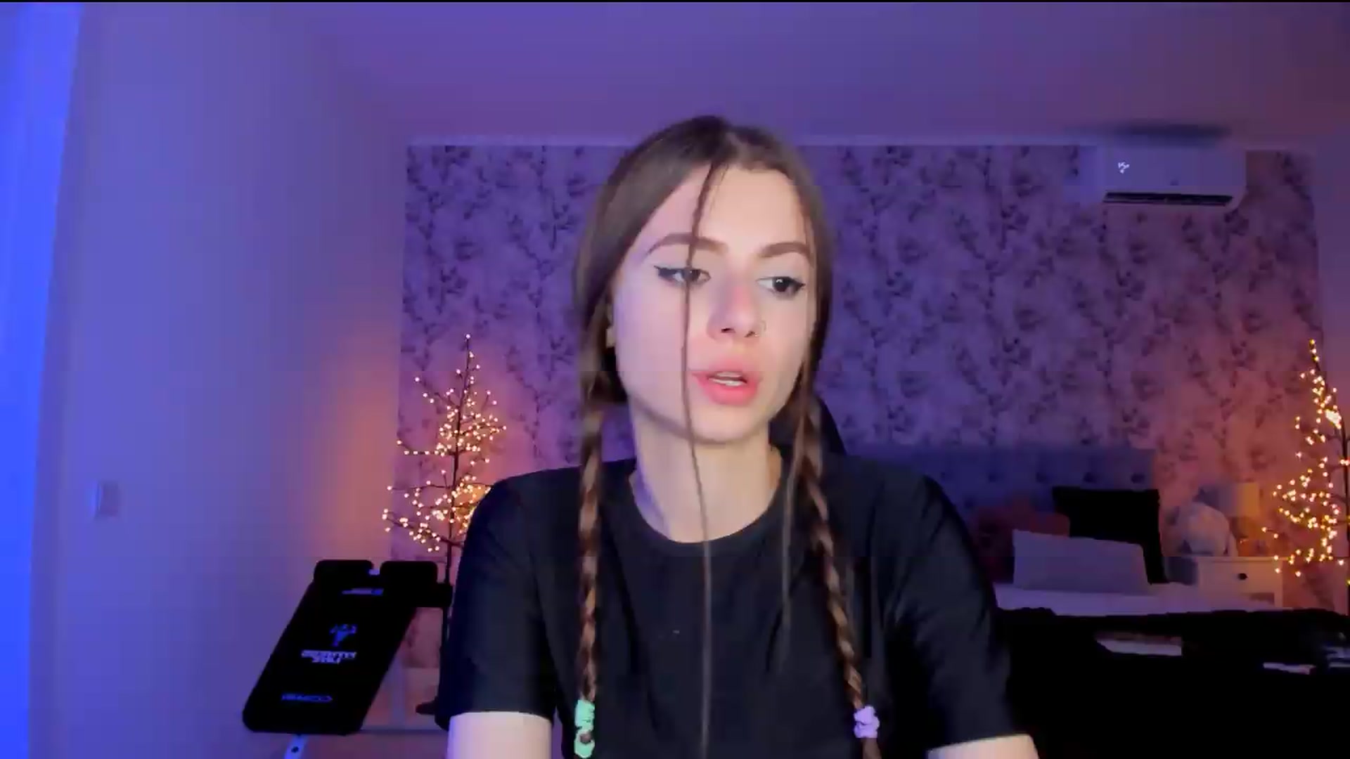 Gallery image thumbnail from Hotmolly_'s myfreecams stream on, 08/22/2026, 19:05 image 1 of 20