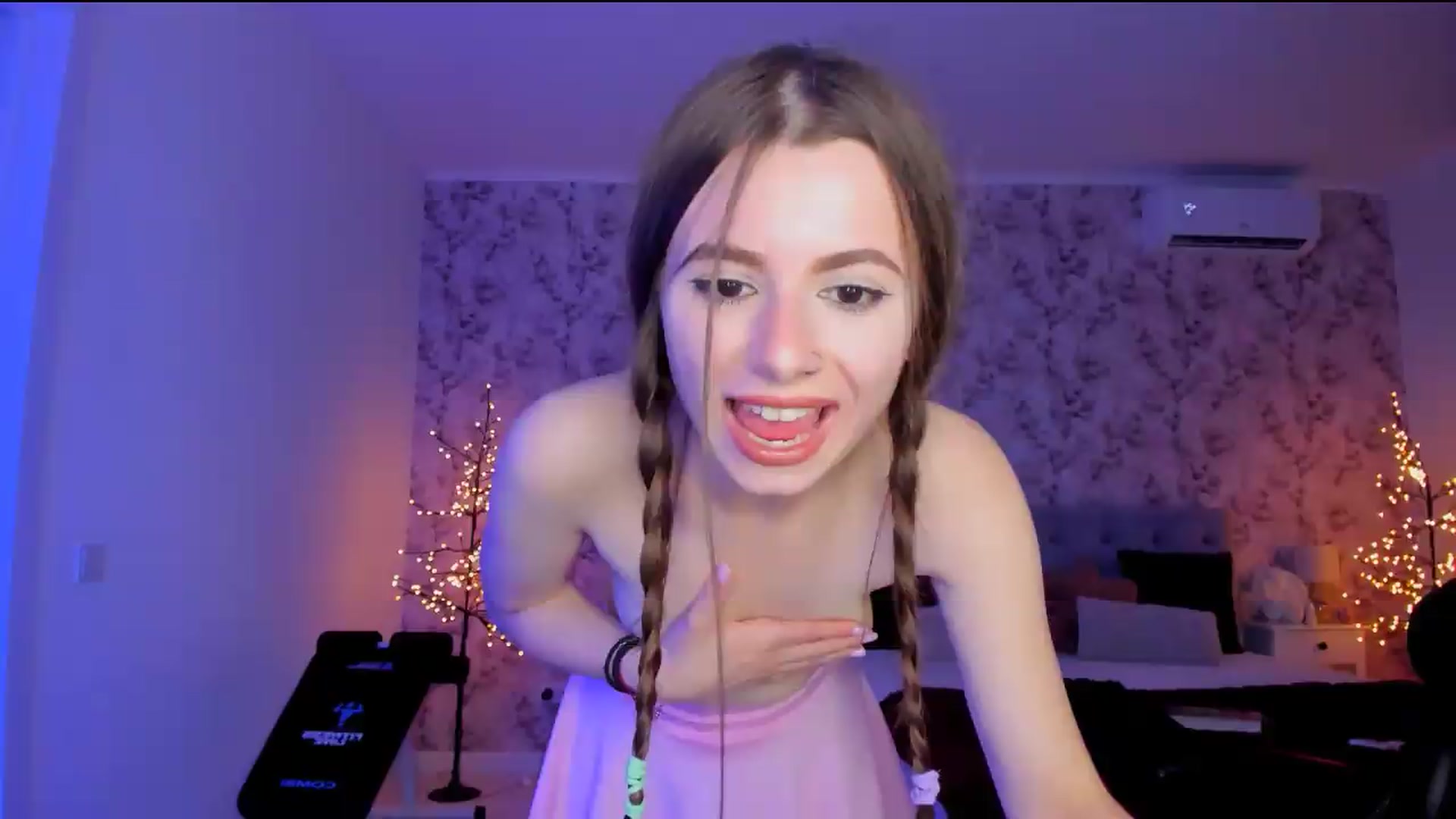 Gallery image thumbnail from Hotmolly_'s myfreecams stream on, 08/22/2026, 19:05 image 13 of 20