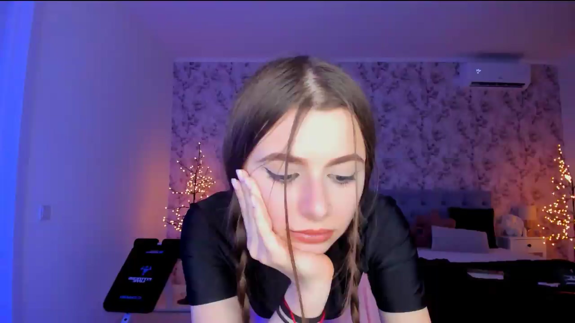 Gallery image thumbnail from Hotmolly_'s myfreecams stream on, 08/22/2026, 19:05 image 8 of 20